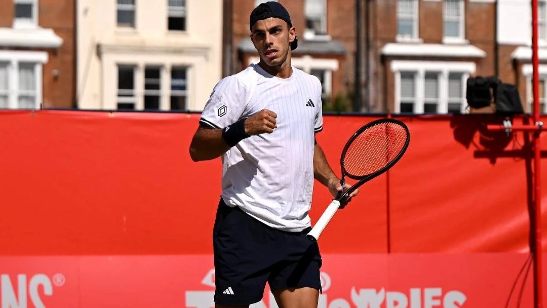 Francisco Cerúndolo se prepara en Queens para el próximo Grtand Slam de Wimbledon. (Foto: @ATPTour_ES)