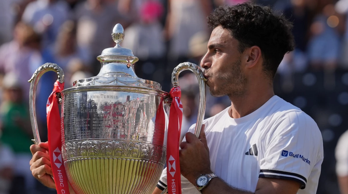 Francisco Cerúndolo ganó este año su primer ATP 500 sobre el césped de Queens.&nbsp;