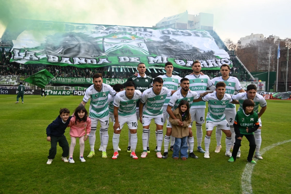 Foto:@FerroOficial. El equipo de Caballito derrotó a Deportivo Morón y lo alcanzó en lo más alto