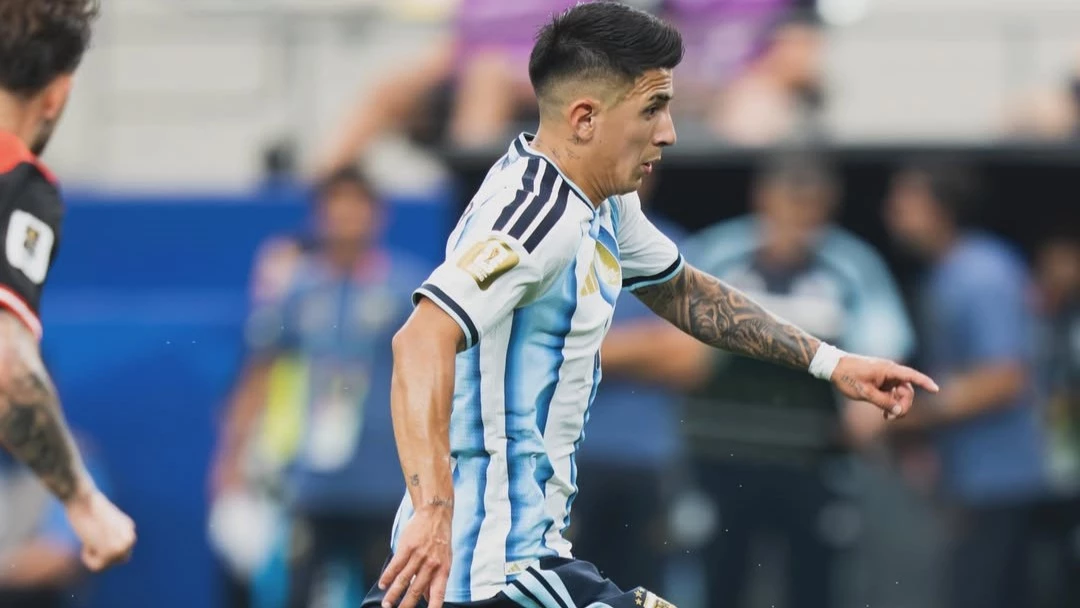 Thiago Almada improvisó una “asistencia” de crack para el récord de Messi. Foto: thiago_almada23