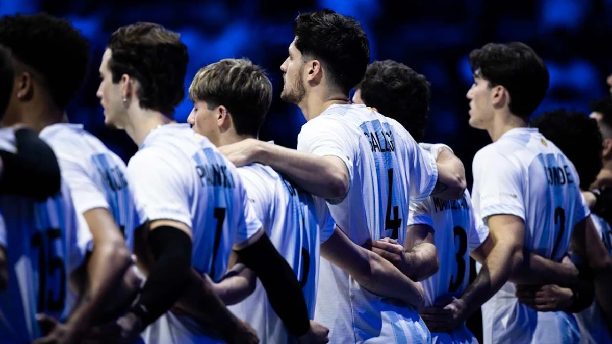 Foto: VNL. El equipo argentino tuco presencia completa de jugadores y estuvo ausente Dileo por una intervención programada.&nbsp;