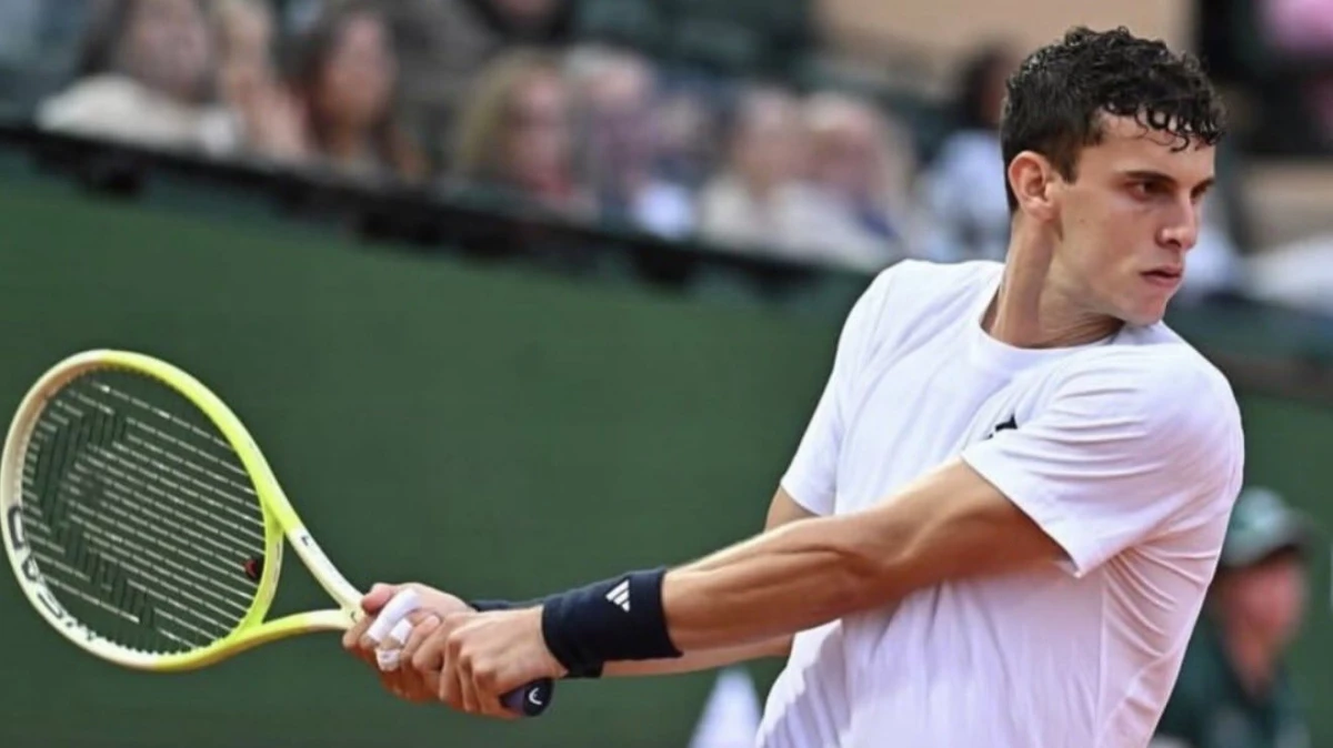 El menor de los hermanos Cerúndolo cayó ante el “lucky loser” británico Toby Samuel en el ATP 250 de Eastbourne.&nbsp;