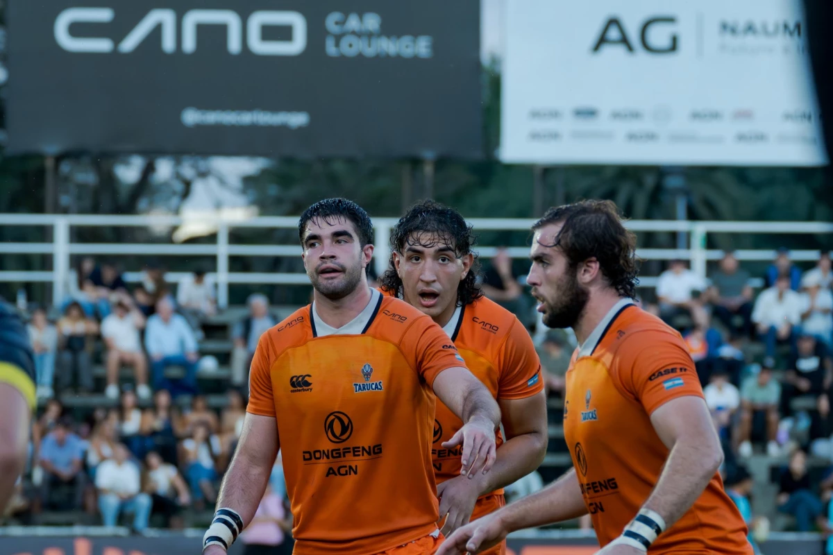 Foto: Agustín Sarelli, el primero de la derecha en la foto, es mendocino, tiene 21 años y fue convocado a Los Pumas