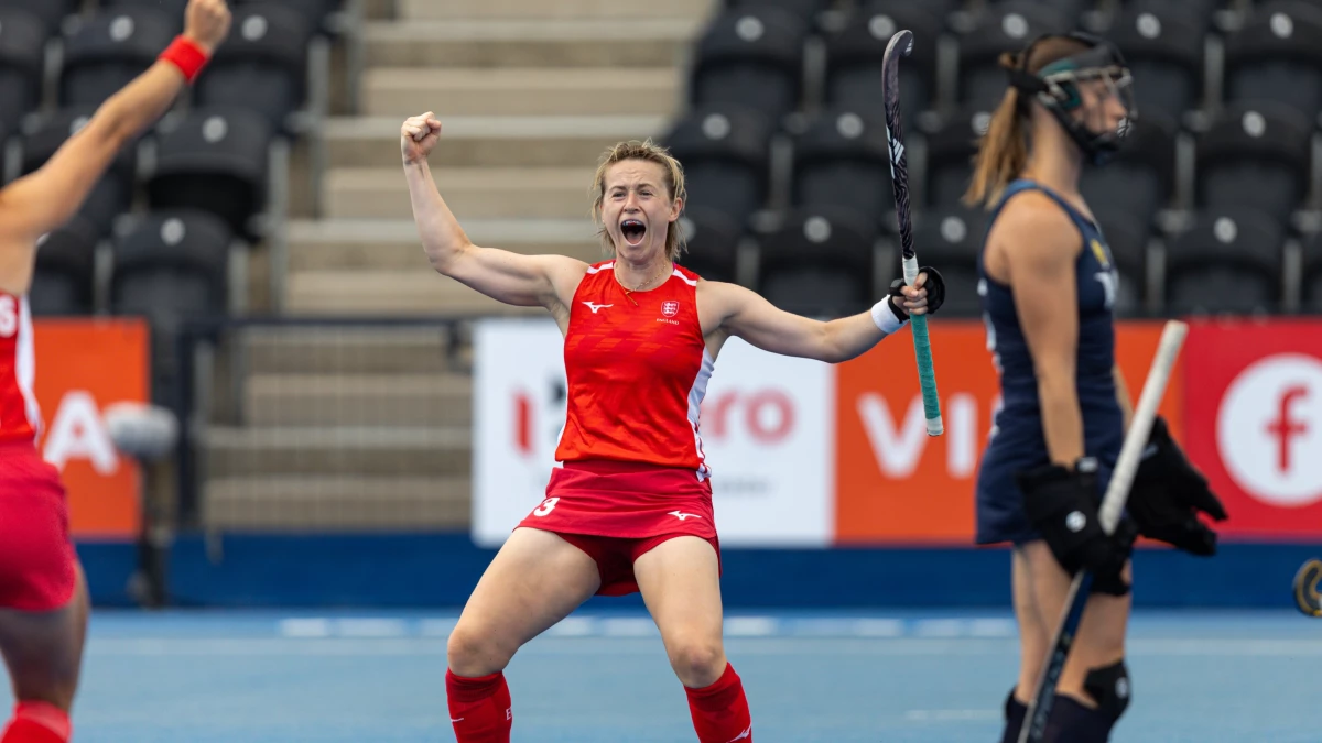 Las dos caras del partido, el festejo de las inglesas y la desazón de una leona. Foto: @englandhockey