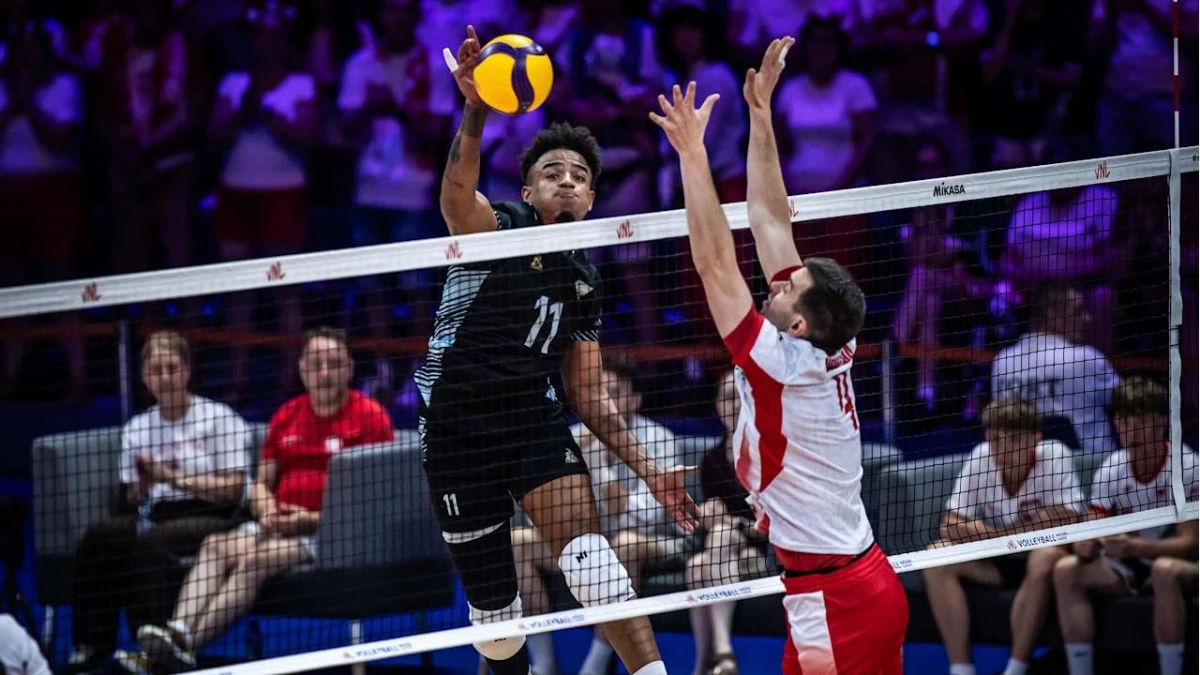Foto:VNL, Manu Armoa arrancó de titular como receptor punta y fue clave en los primeros sets como máximo anotador.