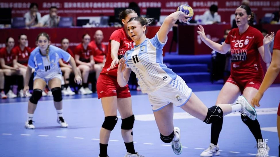 Milagros Schneider aportó cinco tantos. Foto: IHF.