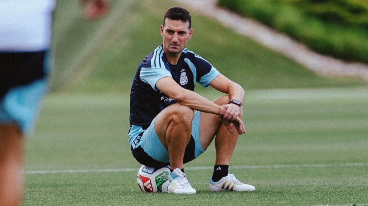 Scaloni prepara el equipo para jugar ante Cabo Verde (Foto: X@Argentina).