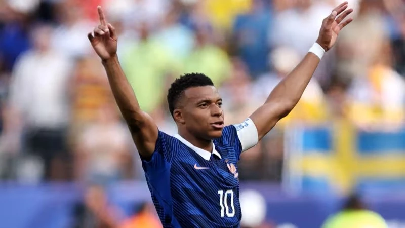 Mbappé llegó a 6 goles en el Mundial e igualó a Messi en la tabla de goleadores. Foto de la FIFA.
