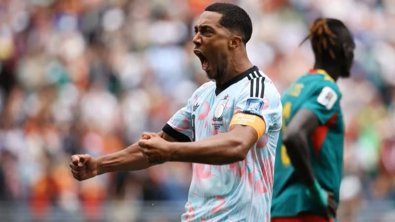 Foto: Pagina FIFA. Youri Tielemans, compañero del Dibu Martínez en Aston Villa, marcó dos tantos y le dio la clasificación a Bélgica