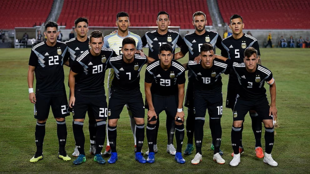 La primera formación de Scaloni como DT. Foto: Archivo 2018.
