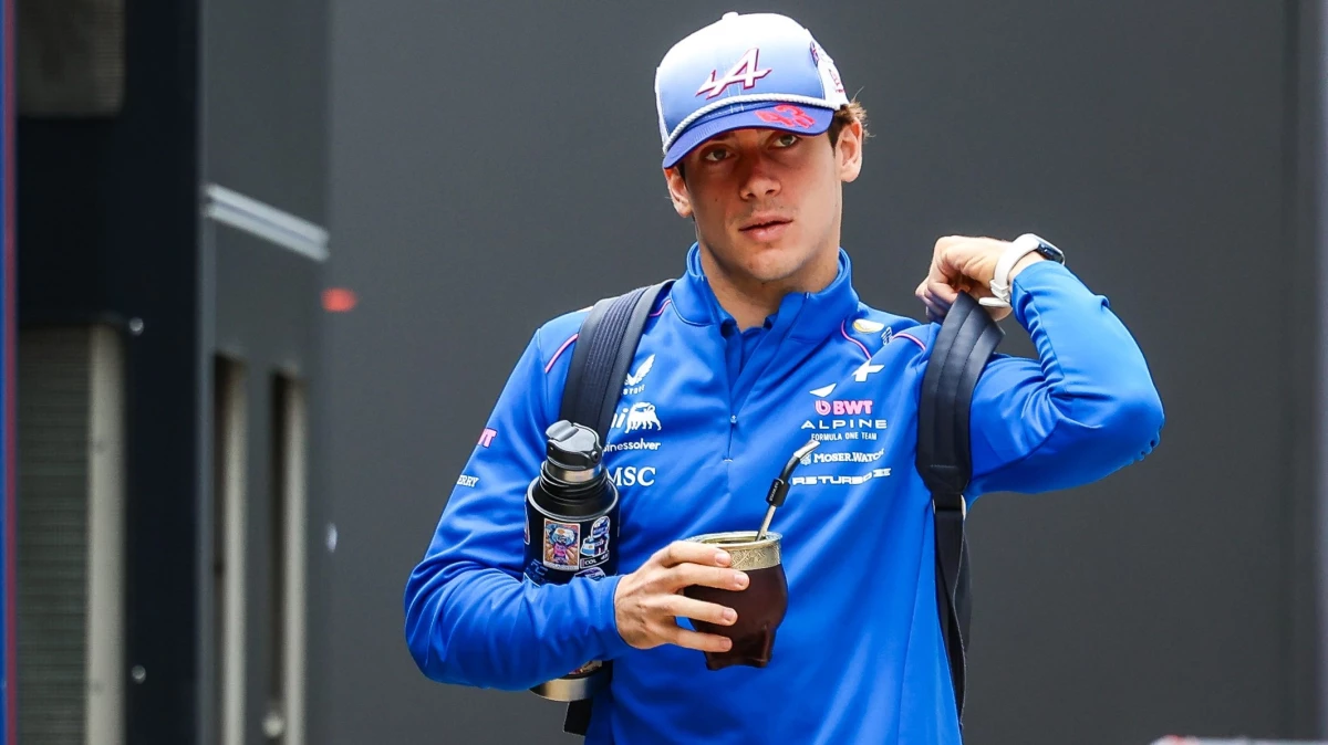 Franco Colapinto y su inseparable mate en el circuito de Hungaroring.&nbsp;