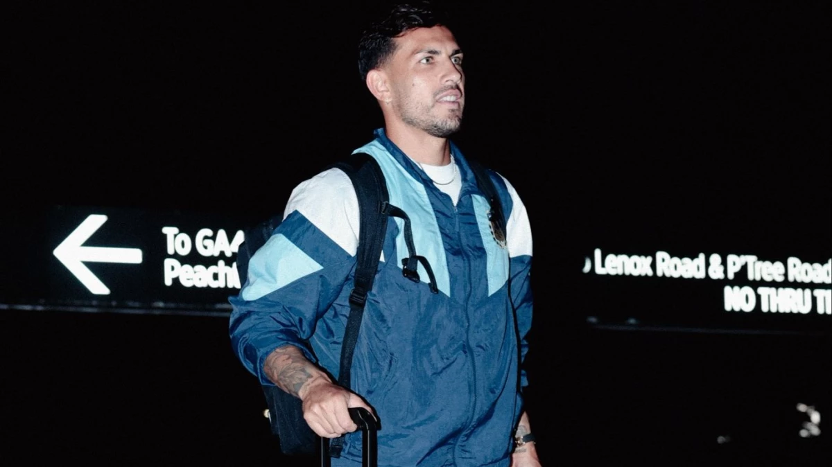 Paredes durante el arribo de la delegación a Atlanta. Foto: @Argentina
