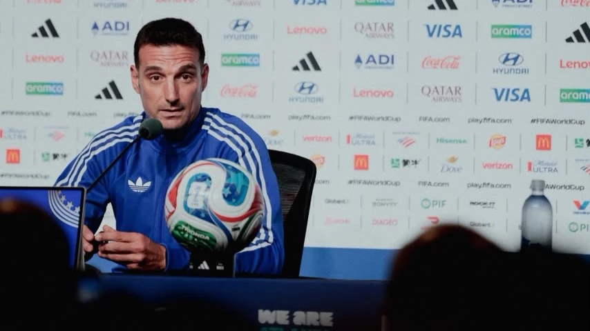 Foto: Scaloni anticipó el regreso a la titularidad de Paredes y dijo que el equipo para Egipto “es el que viene dando la prensa”.&nbsp;