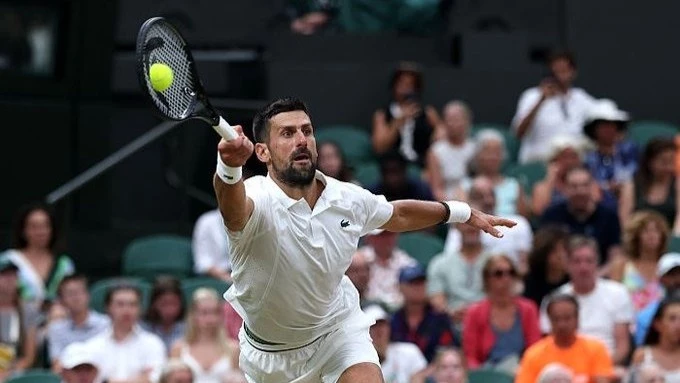 Novak Djokovic accedió por decimoquinta vez a las semifinales de Wimbledon. Foto: @ATPTours_ES