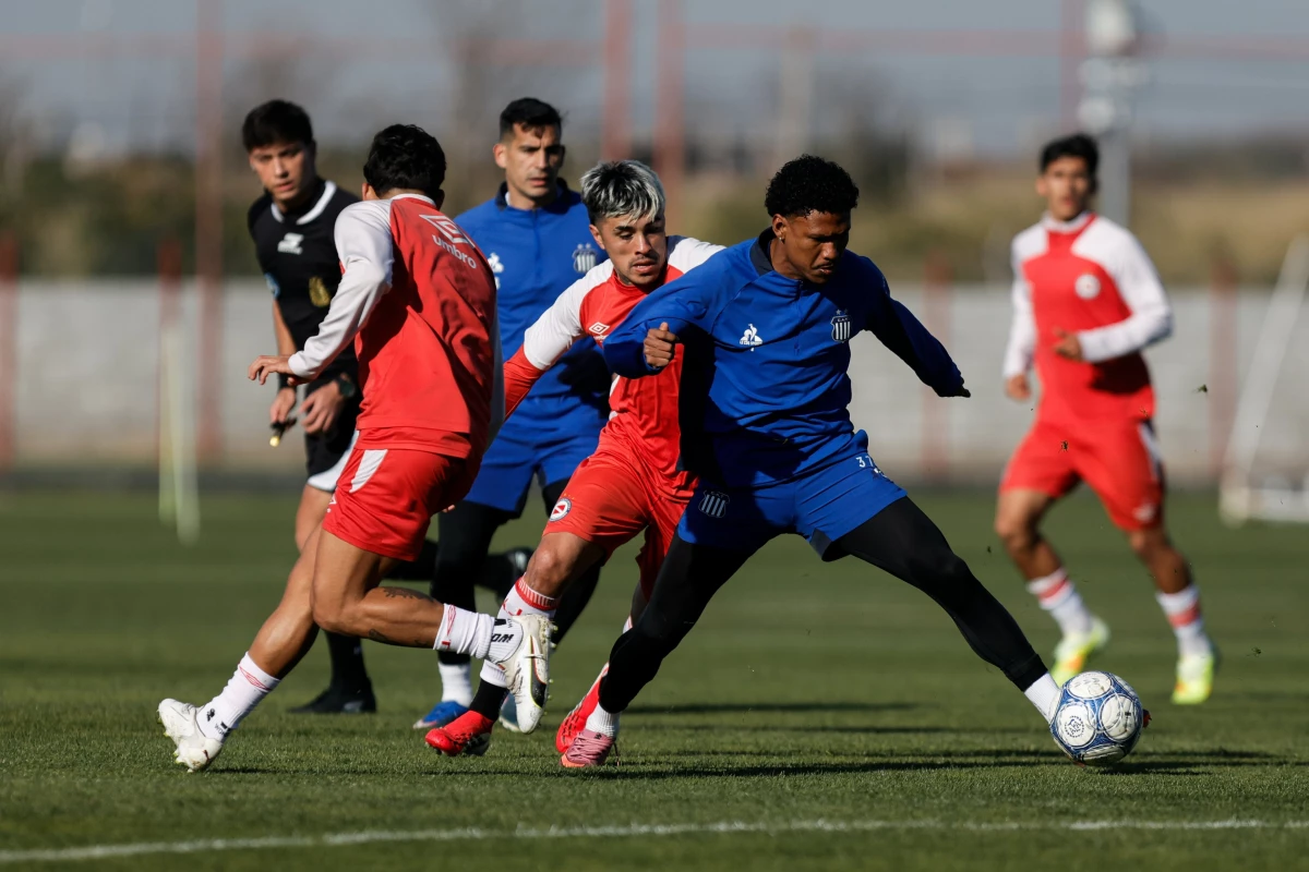 Foto:@CATalleresdecba. El equipo cordobés se impuso en el amistoso por 1-0 a Argentinos, con gol de Valoyes