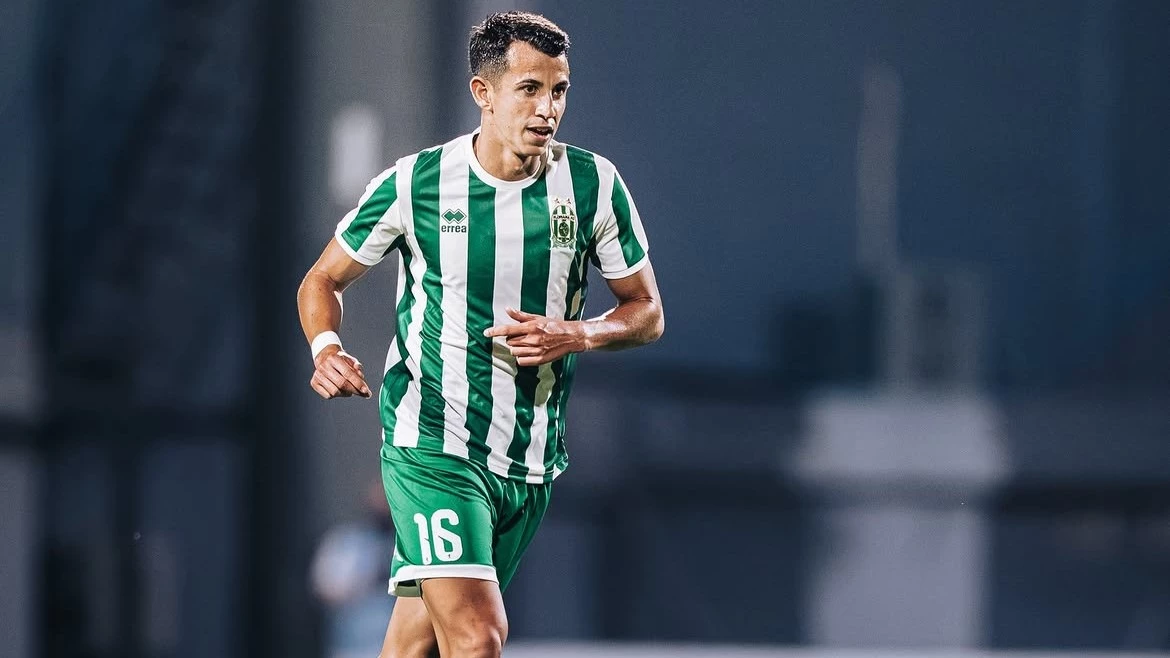 El argentino Chapi Romano jugando para el Floriana que cayo a los irlandeses del Shamrock Rovers. foto: @uefa.