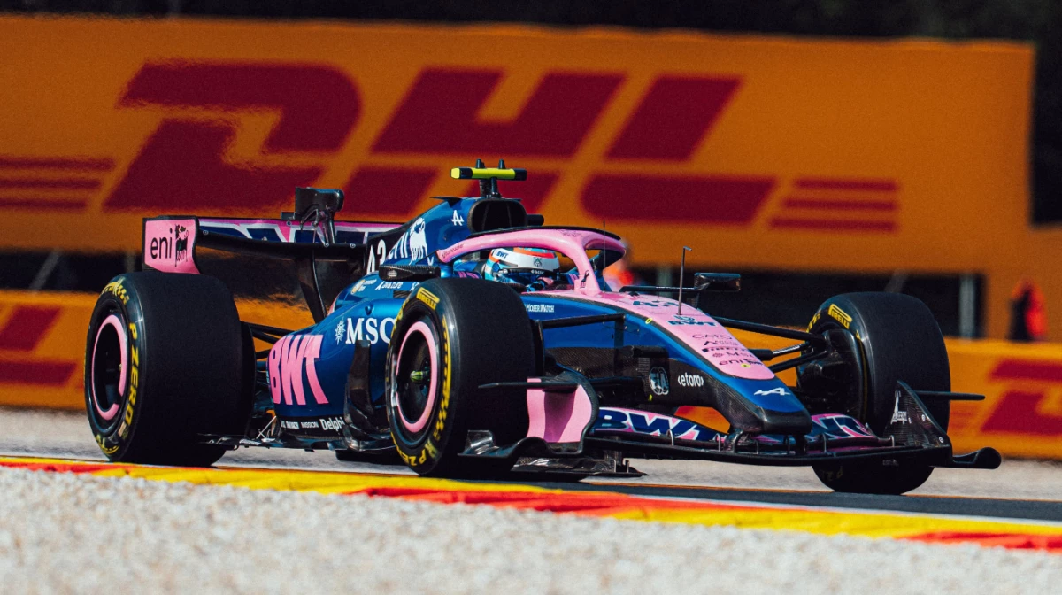 Pierre Gasly choca contra uno de los muros del circuito de Spa durante la segunda sesión de ensayos libres. (Foto: @AlpineF1Team)