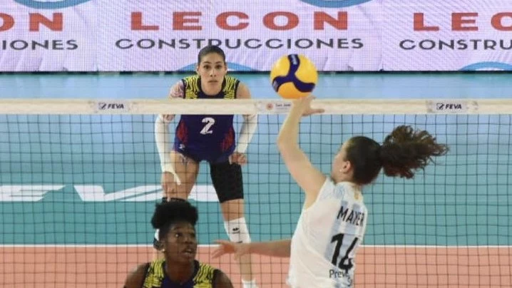 Foto: FEVA. La armadora Mayer se dio el lujo de varios ataques de segunda pelota.