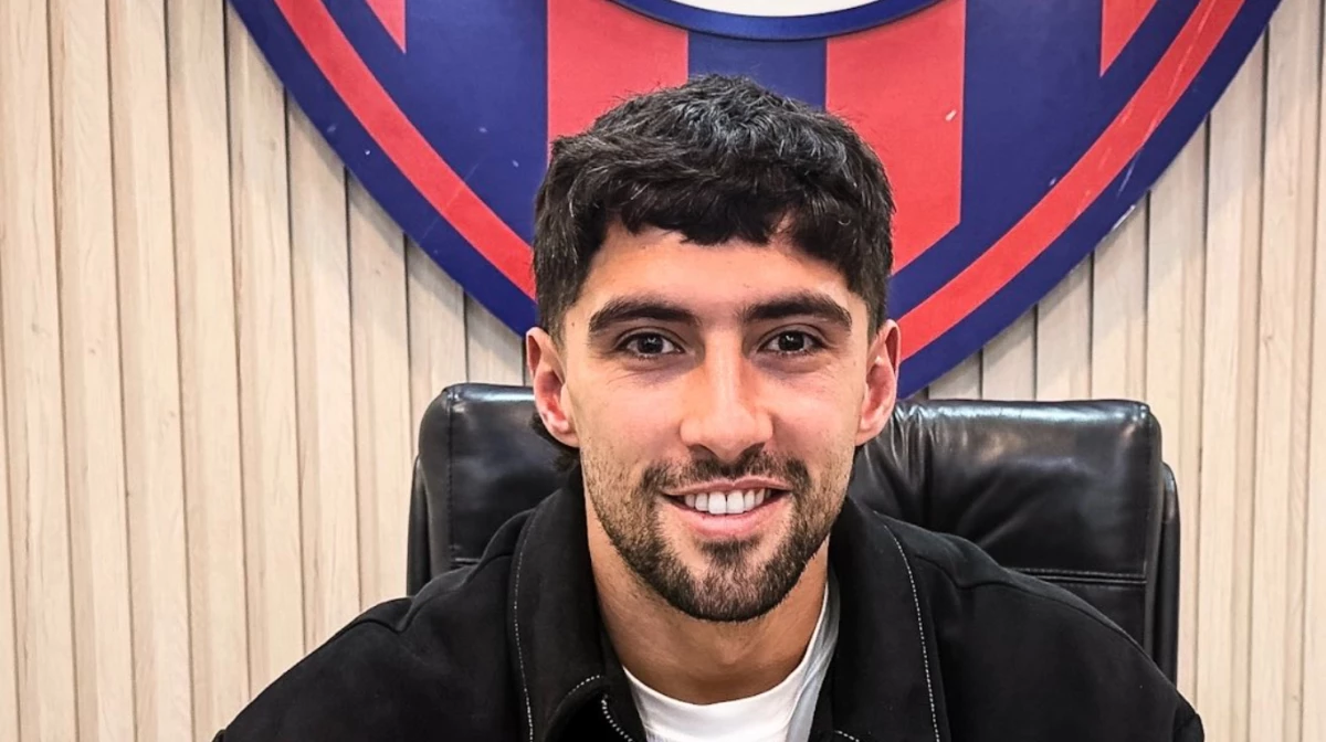 El jugador firmó hasta diciembre de 2027 (Foto: X@SanLorenzo).