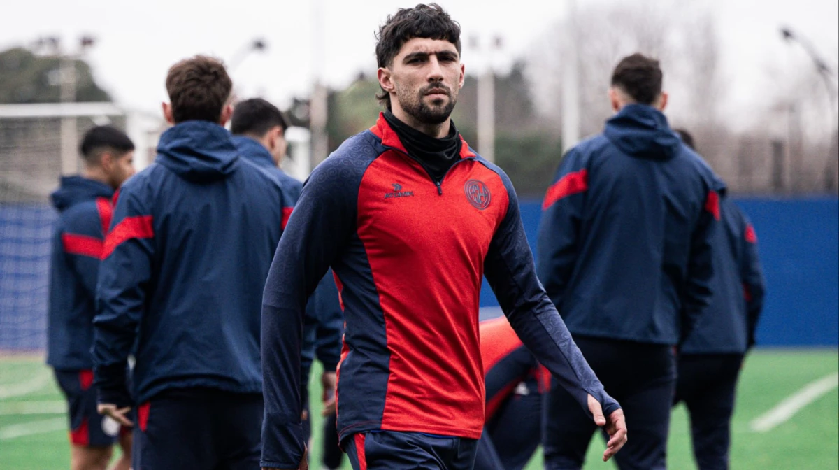 Álvarez llega de un paso con pocos minutos en Gimnasia de Mendoza (Foto: X@SanLorenzo).