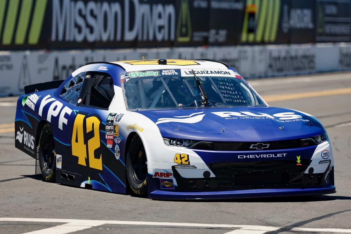 Foto:@baltaleguizamon. El piloto argentino tiene el visto bueno para participar en óvalos en la Copa NASCAR