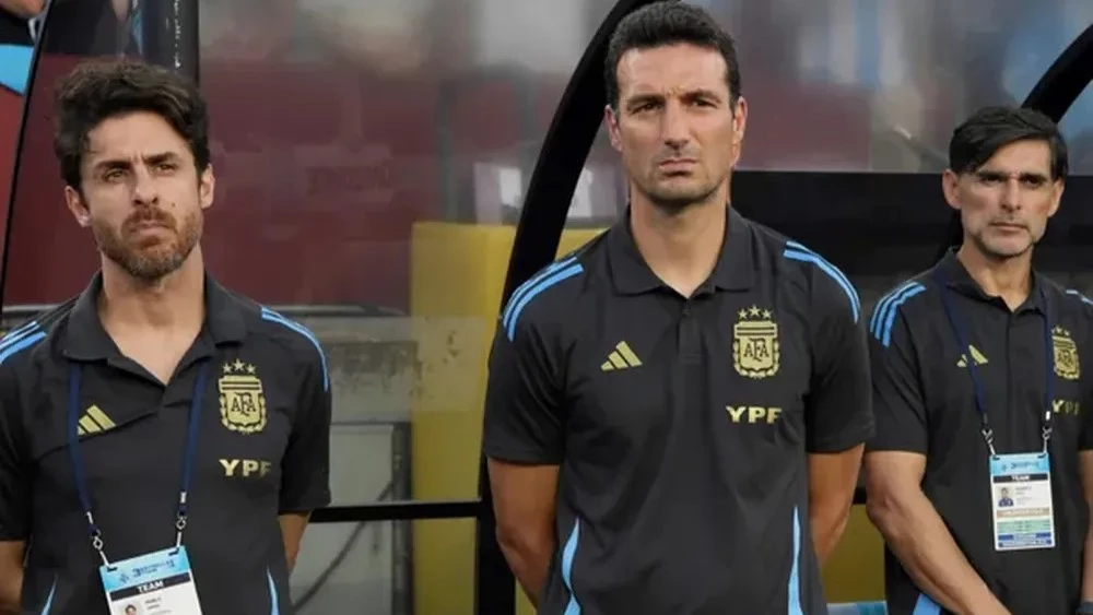 Roberto Fabián Ayala, miembro del cuerpo técnico de Lionel Scaloni, fue sancionado por la FIFA | Foto: Archivo