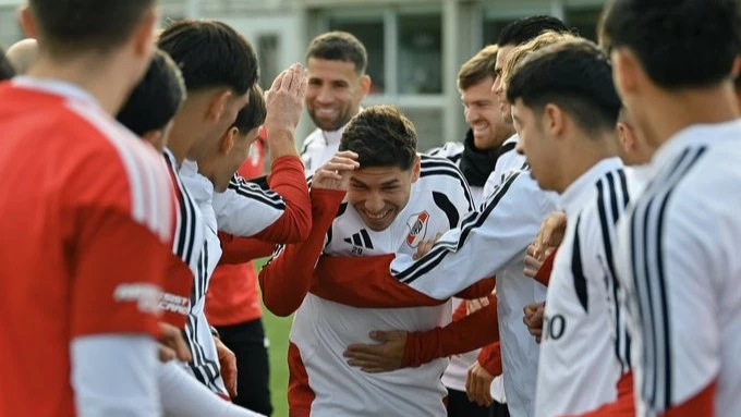 Foto: River. Luego de jugar la final de la Copa del Mundo, Montiel y Otamendi, se sumaron al equipo.