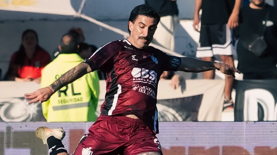 Michael Santos desperdició varias ocasiones para Central Córdoba. foto: @afa.