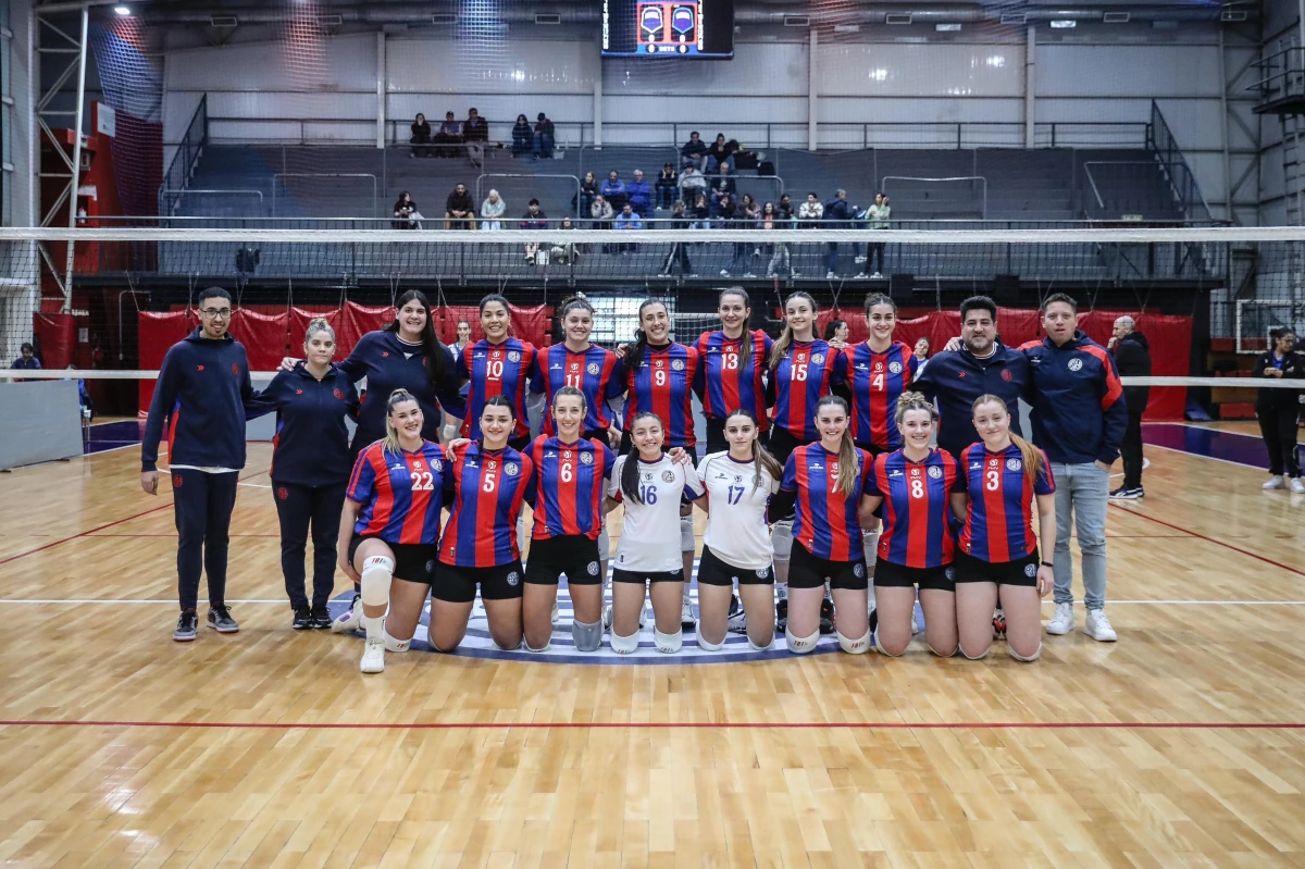 Foto:@CASLAVoley. San Lorenzo es campeón de la Copa Alcides Márquez, al derrotar por 3-2 a Vélez