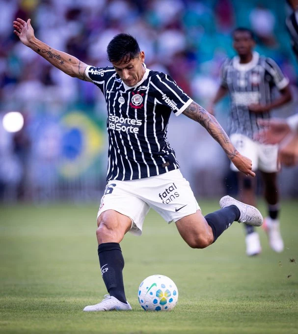 Foto:@centraldotimao. El primer gol de Angileri en el Corinthians permitiò la igualdad ante Bahía, en Salvador