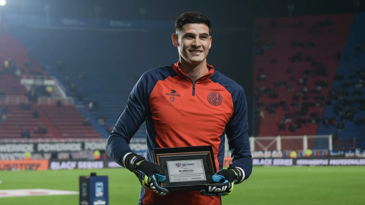 Gill fue agasajado “por hacer historia con Paraguay siendo el arquero con más atajadas (28)” del Mundial.Foto de Eliana Obregón (RTA - DeporTV).