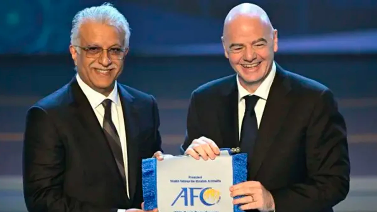 El presidente de la FIFA, Gianni Infantino (derecha), y su homólogo de la AFC, Salman bin Ibrahim Al Khalifa. | Foto: BBC&nbsp;