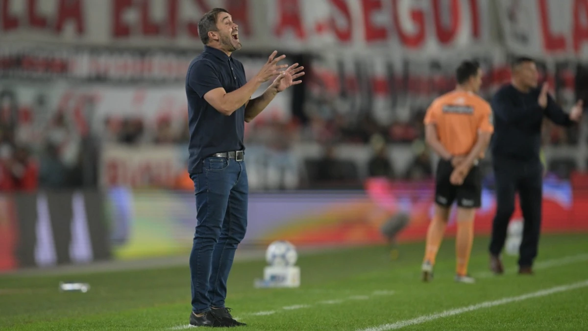 Foto de Fernando Gens (DeporTV): A Eduardo Coudet y sus dirigidos les prohibieron hablar sus directivos &nbsp;ya antes de la quinta derrota seguida de River.