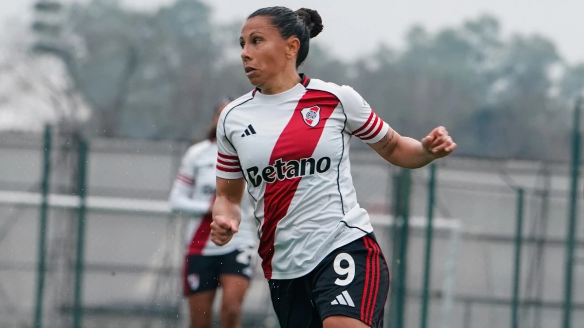 Bebo Pereyra, con pasado en Independiente, cumplió con ley del ex. Foto: @RiverPlateFem