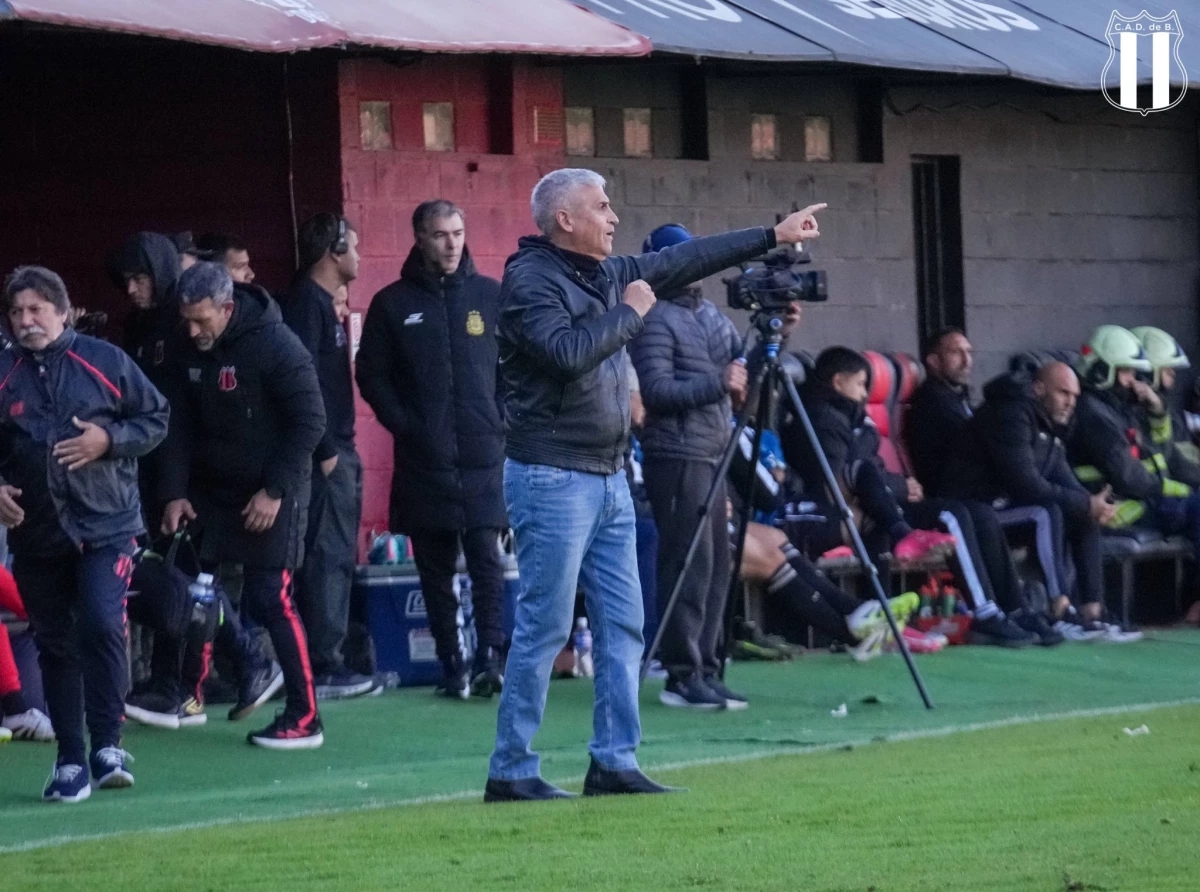 Foto: Prensa Defensores. El DT Fabián Nardozza tomará este miércoles el plantel de All Boys, en reemplazo de Mauricio Giganti