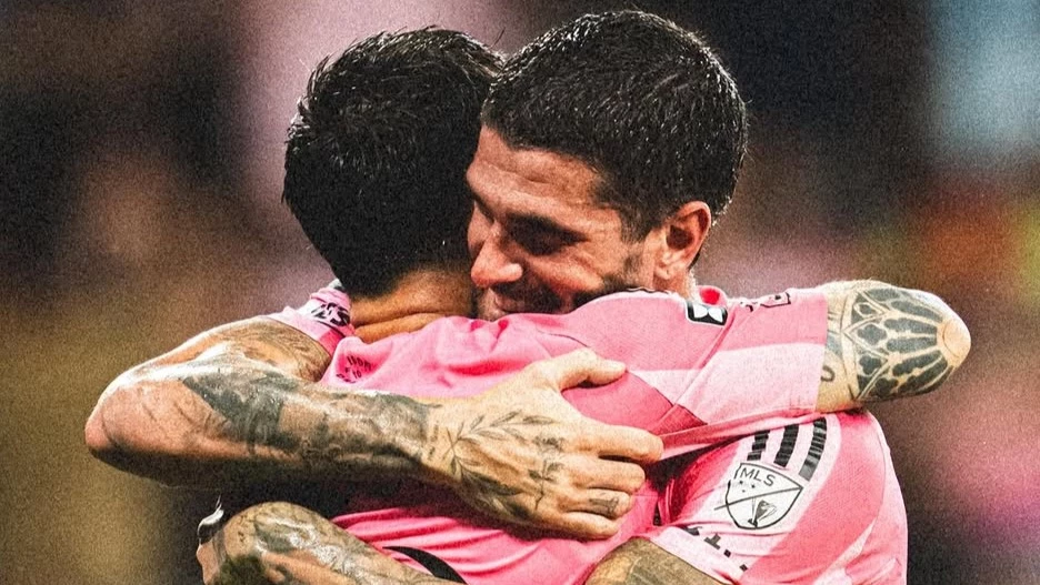El abrazo de los amigos, Messi y De Paul. Foto: Inter Miami