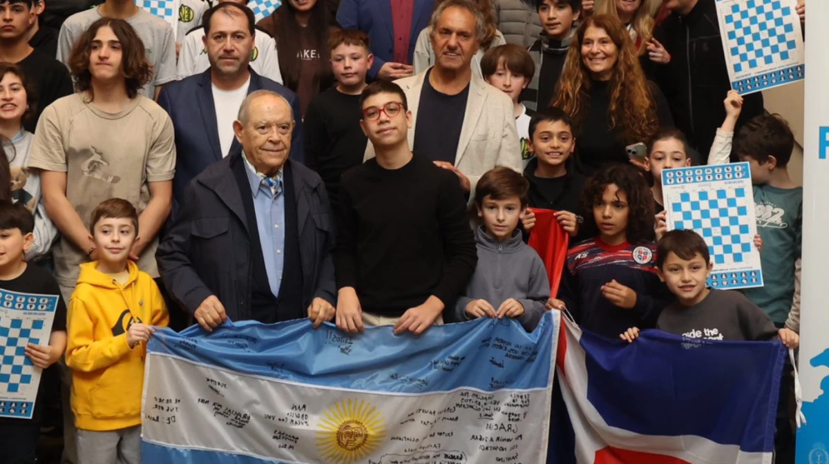 Faustino pasó por Mar del Plata, segunda escala de su gira por Argentina (Foto: X@danielscioli).
