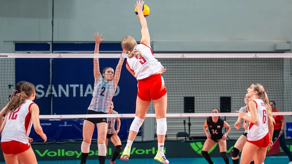 Foto: FIVB. La altura del ataque polaco fue un obstáculo para las Panteritas y su bloqueo,