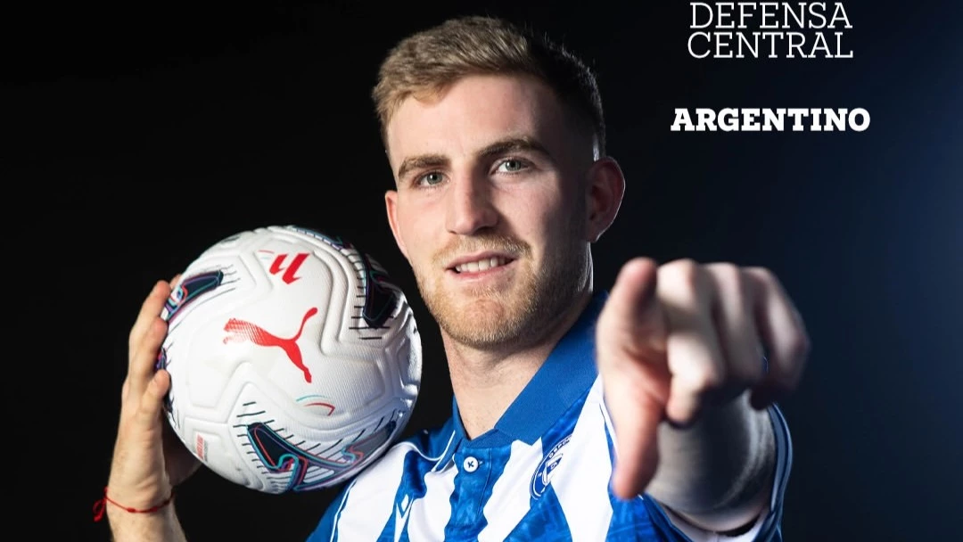 Nicolas Valentini ya poso con la camiseta del Alavés en Vitoria. foto: @deportivoalaves