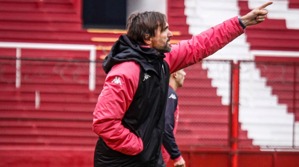 Martínez prepara el equipo para visitar a San Lorenzo (Foto: X@CAHuracan).