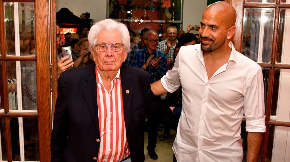 Ignomiriello junto al presidente Juan Sebastián Verón (Foto: X@EdelpOficial).