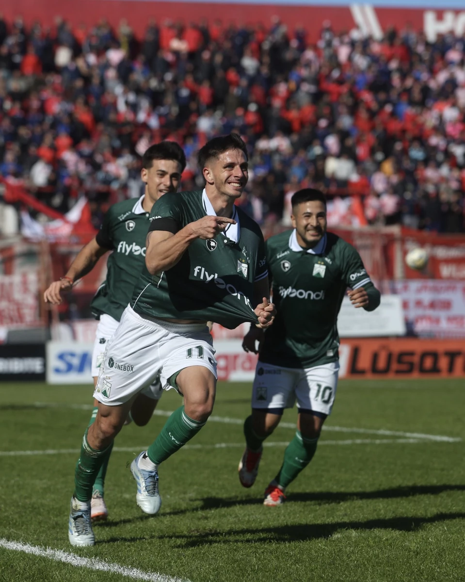 Foto:@FerroOficial. El mediocampista Nicolás Gómez abrió la cuenta para el Verde de Caballito en Lomas de Zamora