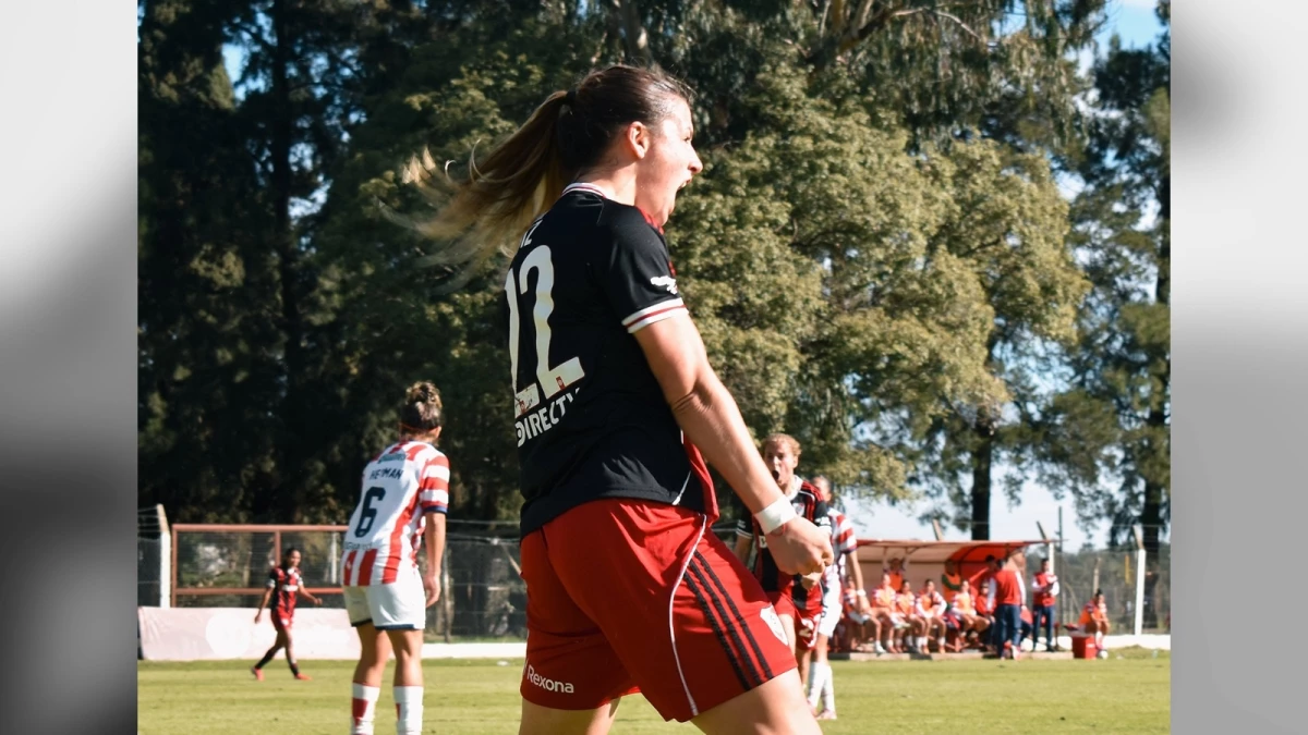 Foto:@RiverPlateFem. La goleadora Mercedes Diz (marcó dos) fue decisiva en la victoria de River