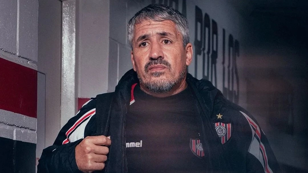 La dirigencia resolvió cesantear a Cristian Grabinski como DT del Funebrero.Foto de @chacaoficial.