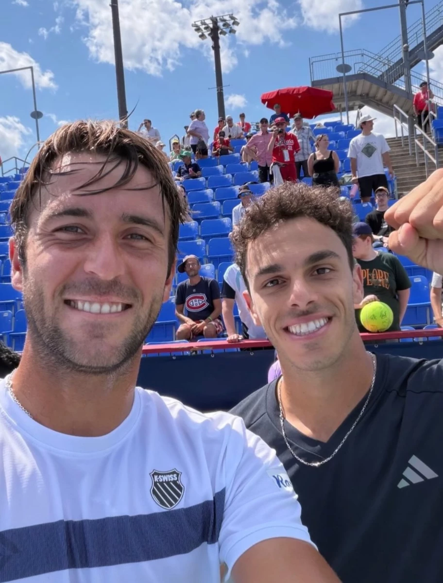 “A semis, hermanito”, el festejo de Tomy y Fran. Foto: IG