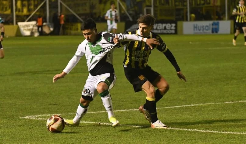 Foto: Olimpo se quedó con el clásico bahíense ante Villa Mitre
