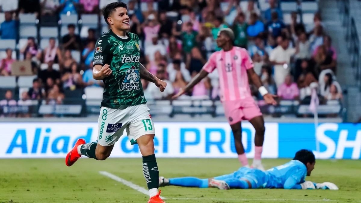 Foto:@clubleonfc. El colombiano Arcila convirtió por duplicado en el triunfo del León