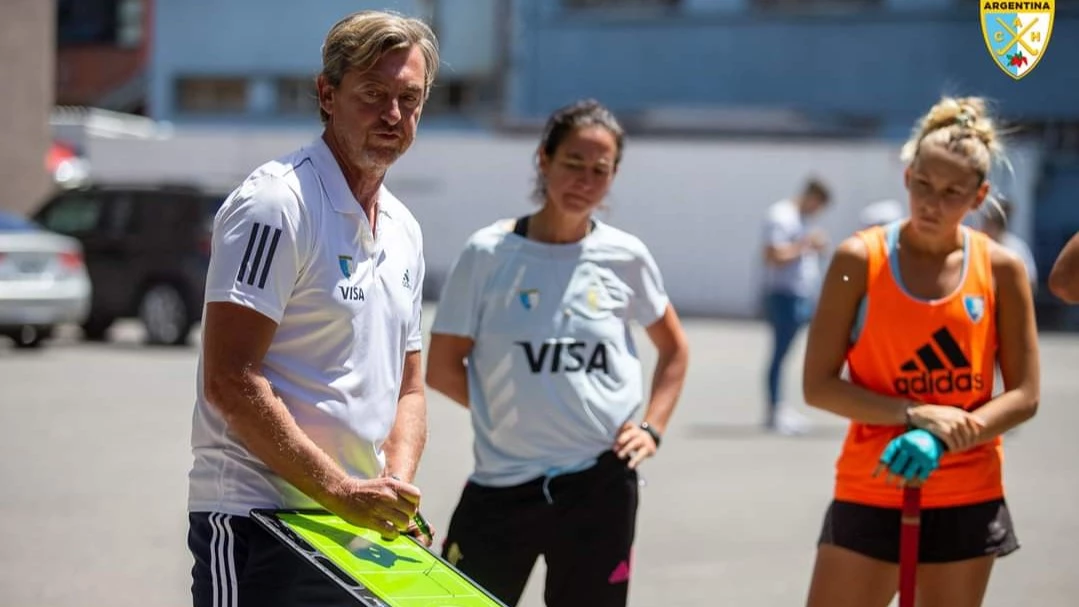 Ferrara, el conductor de una ilusión argentina que comandan Las Leonas | Foto: CAH