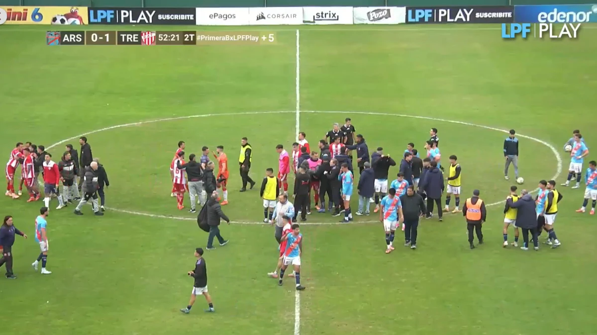 Foto: Captura LPF Play. Los jugadores de Arsenal y Talleres de Remedios de Escalada terminaron a las corridas y a los golpes