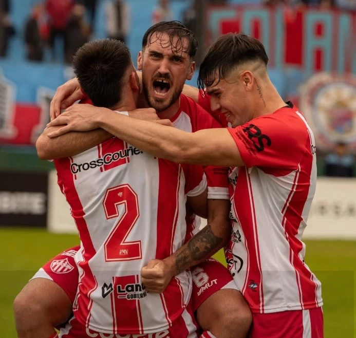 Foto:@ClubTalleresOK. El festejo de Cortizo, tras el gol obtenido